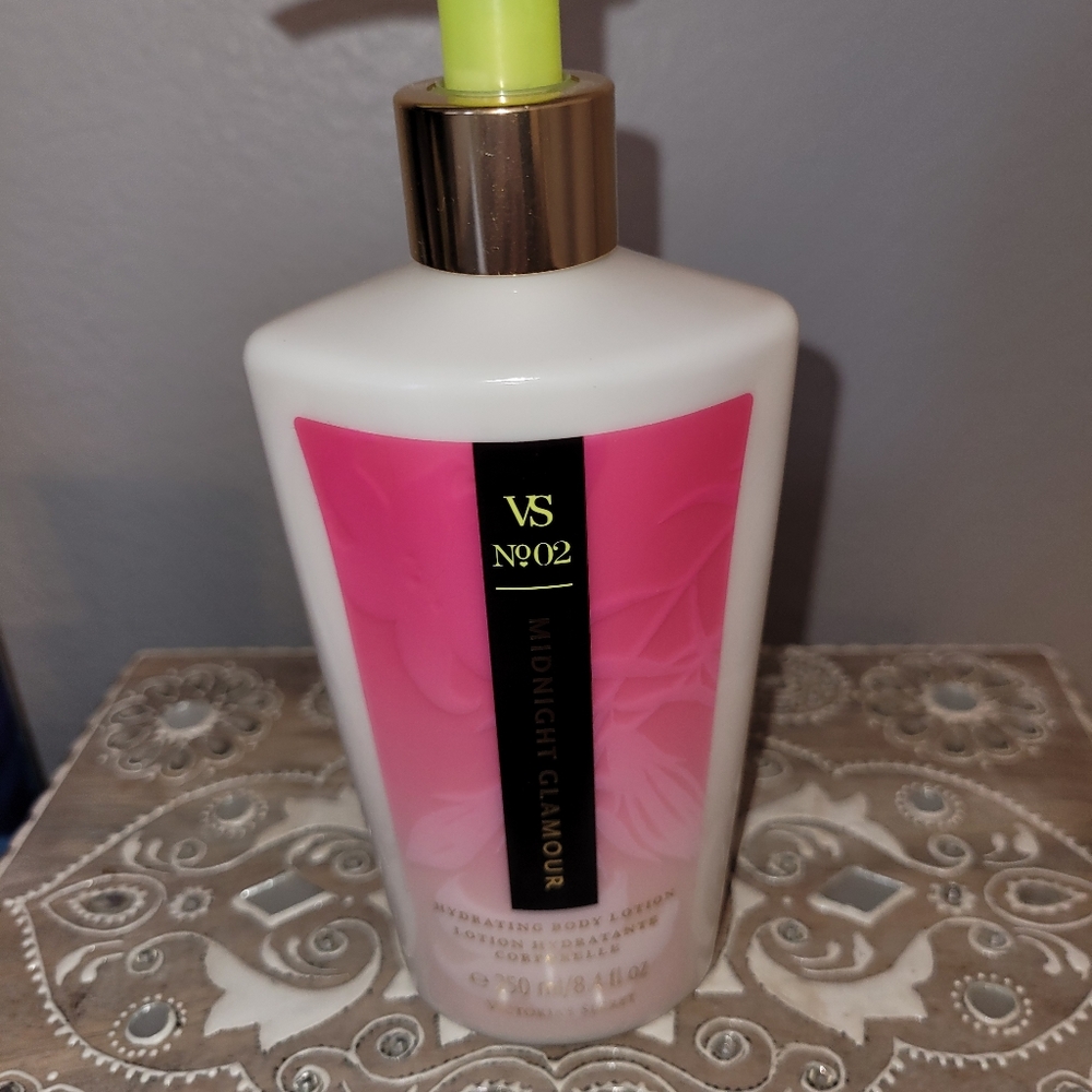 💖VS Body Lotion🖤 - Picture 3 of 4